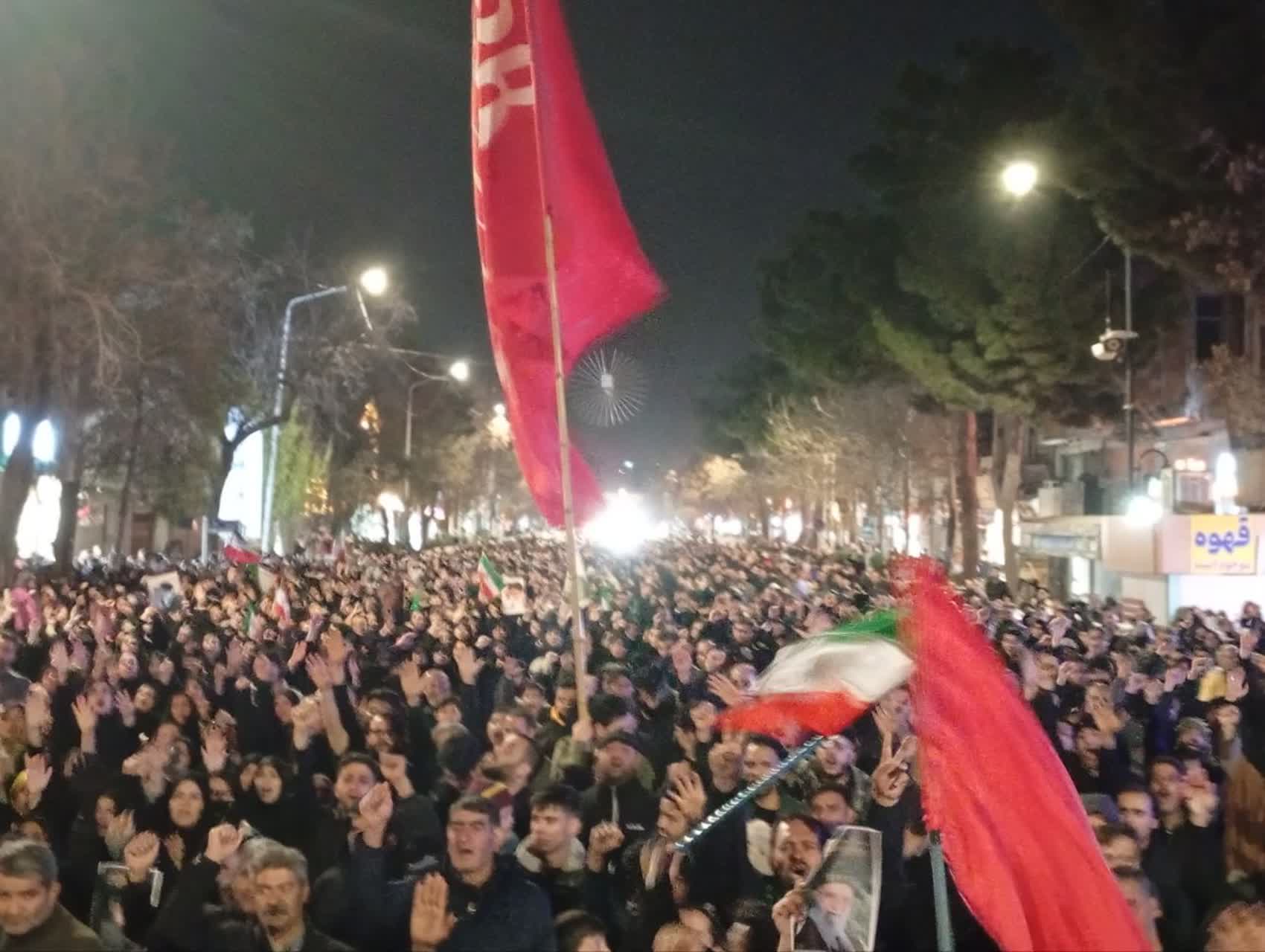 اجتماع عظیم مردم ولایت مدار و شهیدپرور نیشابور همیشه در صحنه نیشابور در سوگ شهادت قائد عظیم امت اسلامی حضرت ایت الله العظمی امام خامنه ای(قدس سره الشریف) در خیابان امام خمینی(ره) نیشابور