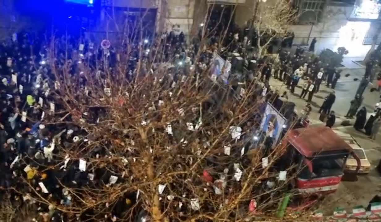 تجمع مقتدرانه و حماسی مردم ولایت مدار، شهید پرور و همیشه در صحنه  نیشابور در سوگ شهادت قائد عظیم امت اسلامی حضرت آیت الله العظمی امام خامنه ای (قدس سره الشریف)  در خیابان امام خمینی (ره) نیشابور