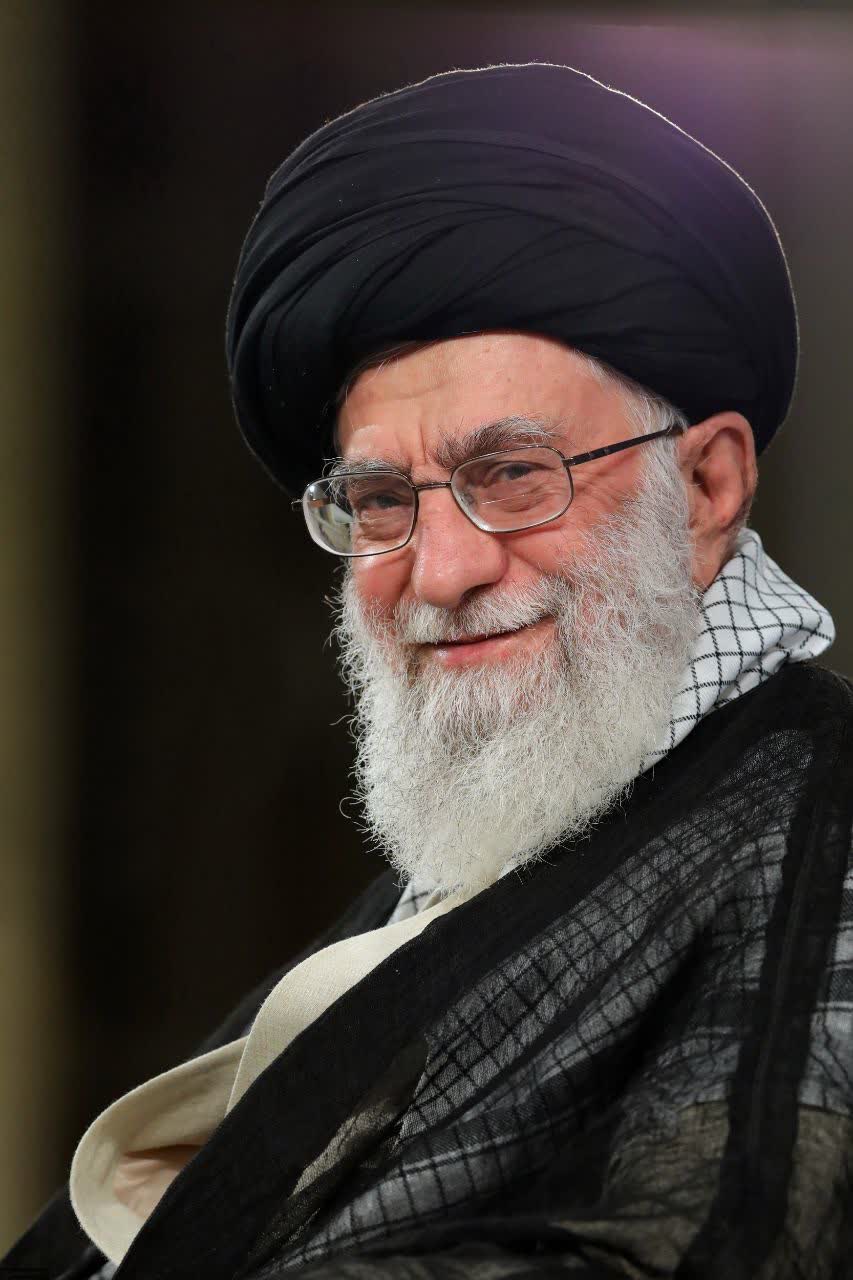 ساعت شهادت  ❤️ رهبر شهید انقلاب: آخرین جمله را هم به امام و مقتدای خودمان ولىّ‌عصر ارواحنافداه عرض کنیم: ✏️ ای سیّد و مولای ما! پیش خدای متعال گواهی بده که ما در راه خدا تا آخرین نفس ایستاده‌ایم. بزرگترین آرزو و افتخار بنده این است که در این راهِ پُرافتخار و پُرفیض و پُربهجت، جان خودم را تقدیم کنم.  ⏰ به مناسبت ساعت ۰۹:۴۰ صبح شنبه؛ ساعت شهادت حضرت آیت‌الله العظمی سیدعلی خامنه‌ای رضوان‌الله‌علیه