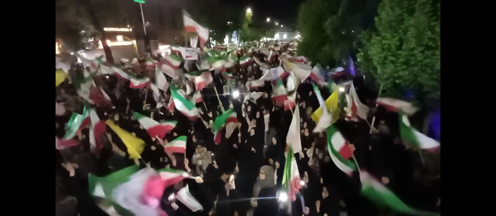 🇮🇷نیشابور همچنان در میدان تا پیروزی    پنجاهمین  و دومین. روز موج همیشگی با حضور و اتحاد مردم شهرستان نیشابور در حسینیه خیابان امام خمینی(ره)   ▫️ کانال دفتر خبری صدا و سیما در نیشابور