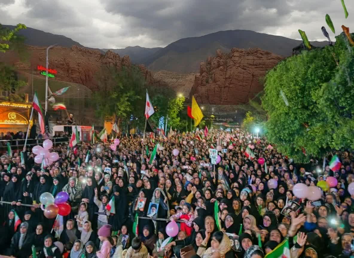 💠 ایستادگی و اتحاد نیشابور زیر آسمان پاک زمین؛ پیام شهردار نیشابور در روز زمین پاک  امروز در میان شکوه طبیعتِ پاک و بی‌دریغِ شهرمان، در حالی که باد خنک نیشابور با عطر باغ‌هایمان در خیابان‌ها می‌پیچد، با نگاه بر واقعیت‌های سختِ روزهای جنگ ، به زیبایی های موجود در شهر پاک و زمین پاک تر نیشابور زیبا چشم می‌گشاییم. همان‌طور که این طبیعتِ زیبا با تمام تلاطم‌ها، همچنان ایستادگی می‌کند و خورشید هر روز با قدرت بر زیبایی های آن می‌تابد،