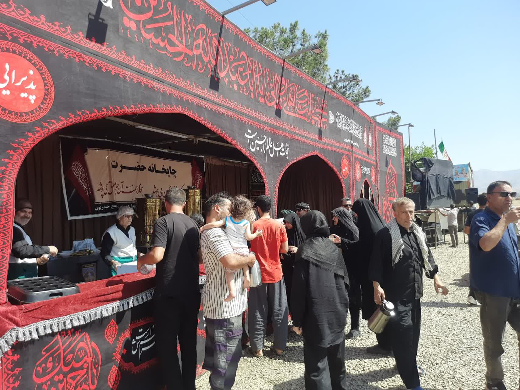 خادمان شهر تا آخرین لحظه در کنار زائران؛ تداوم خدمت‌رسانی شهرداری نیشابور