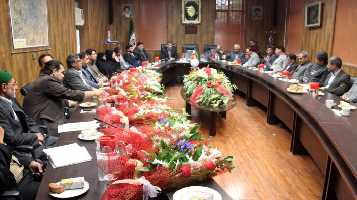 شهردار، معاونین و مدیران شهرداری نیشابور با حضور در پارلمان محلی شهر روز شورا را گرامی داشتند
