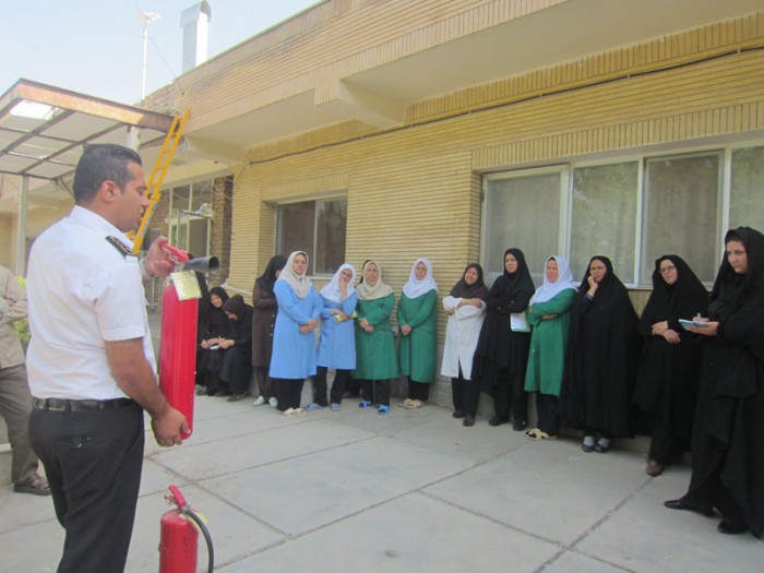 کارکنان موسسه خیریه  17 شهریور آموزش ایمنی و آتش نشانی را فراگرفتند